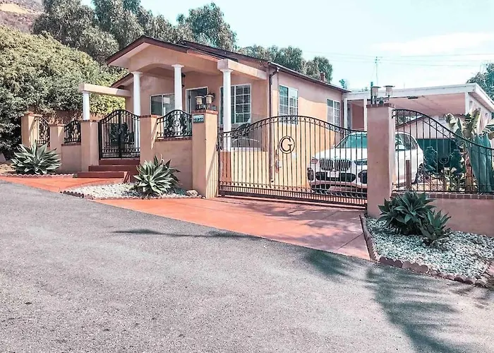 Cozy Beach Home Walking Distance From Ocean
