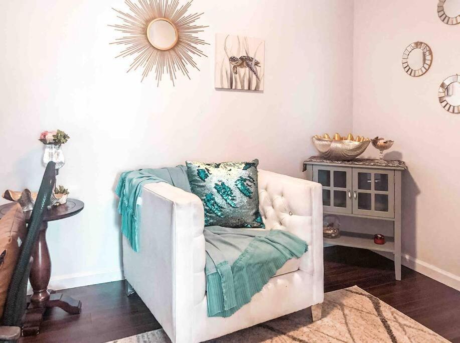 Cozy Walking Distance From Ocean Villa *