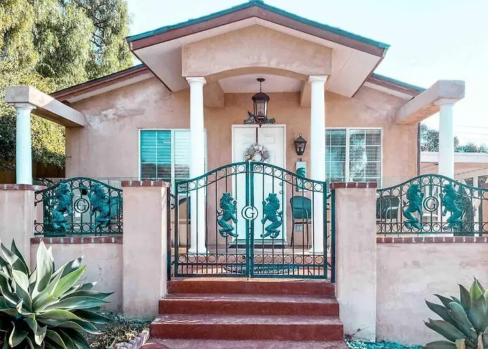Cozy Beach Home Walking Distance From Ocean