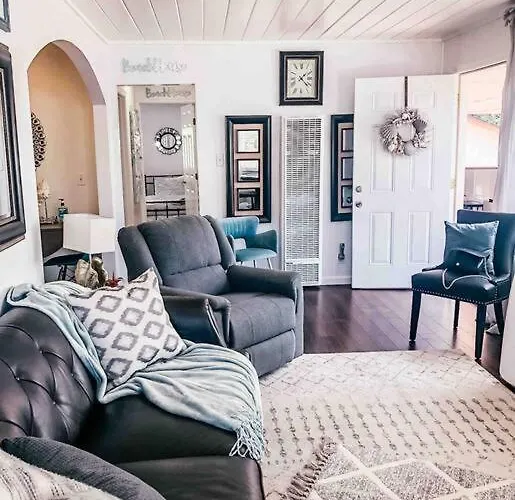 Cozy Beach Home Walking Distance From Ocean
