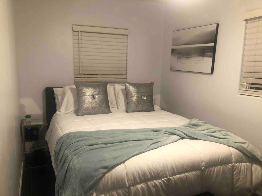 Cozy Walking Distance From Ocean Villa