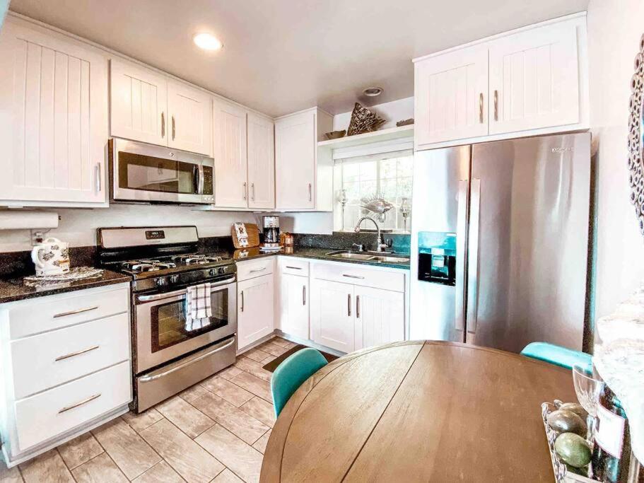Cozy Walking Distance From Ocean Villa *