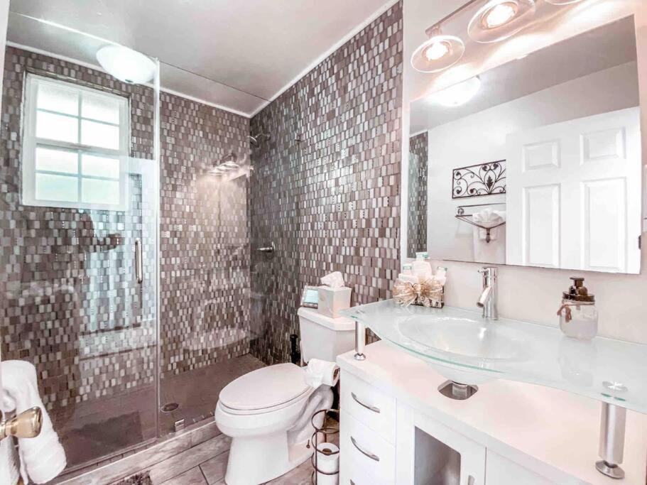 Cozy Walking Distance From Ocean Villa