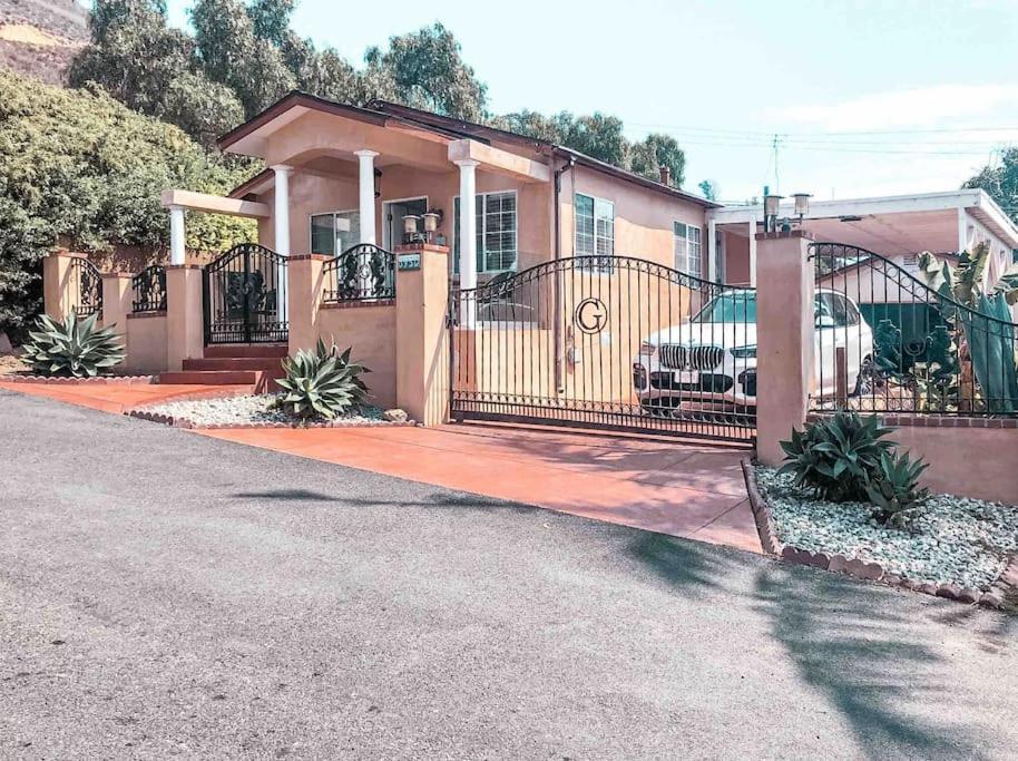 Cozy Walking Distance From Ocean Ventura