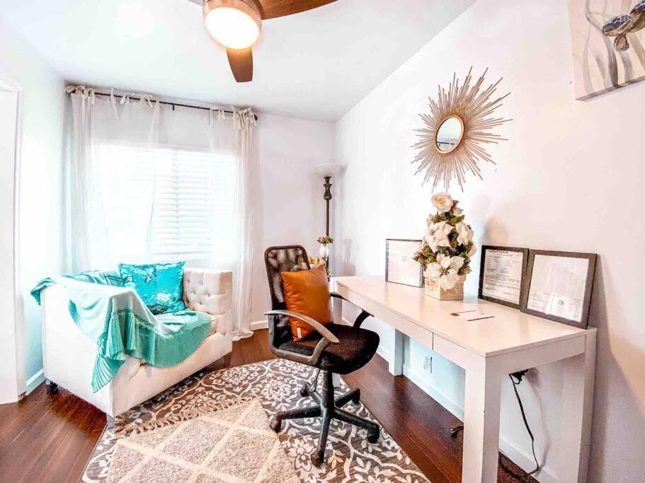 Cozy Walking Distance From Ocean Villa *